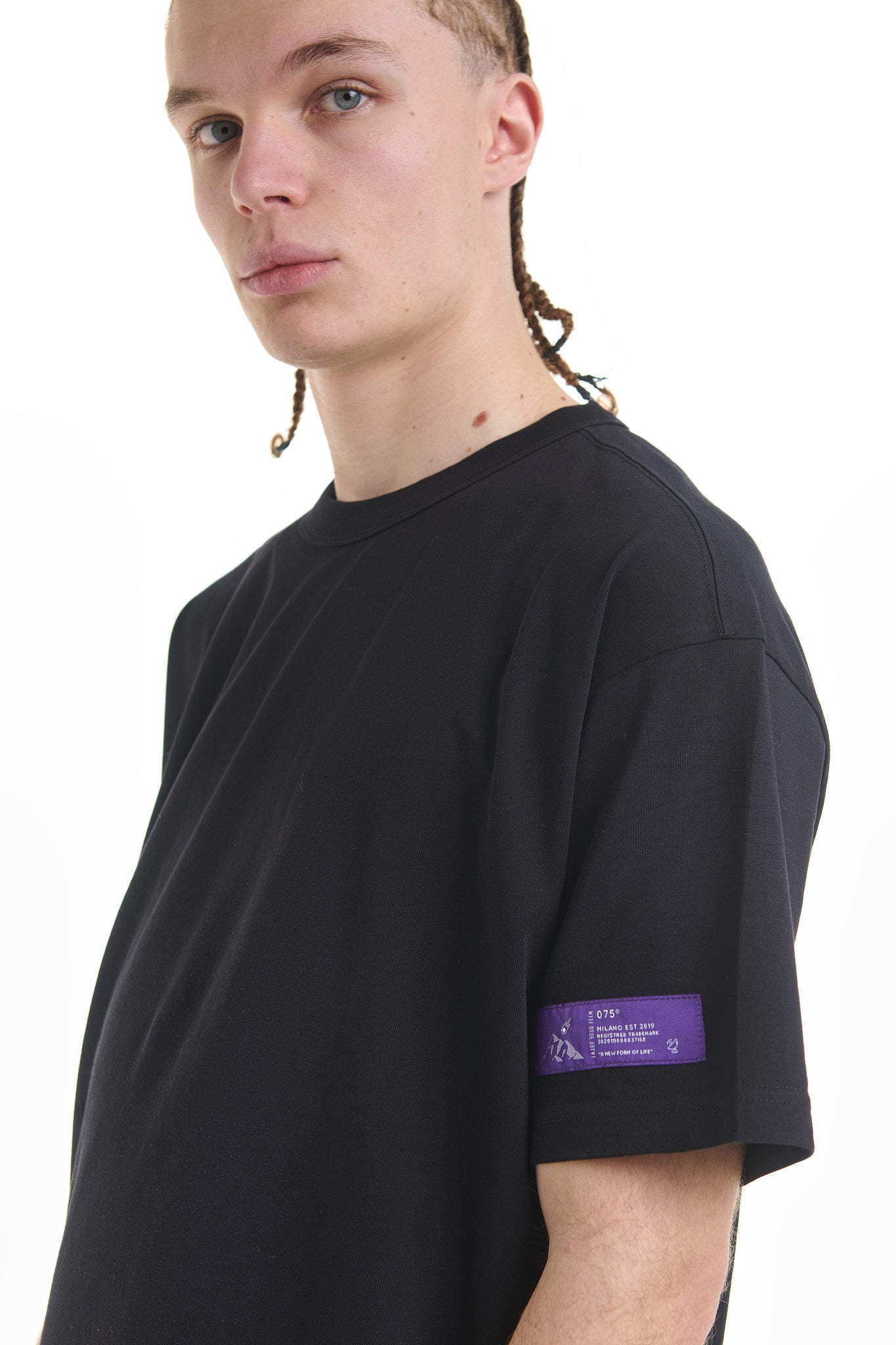 BASIC BLACK T-SHIRT